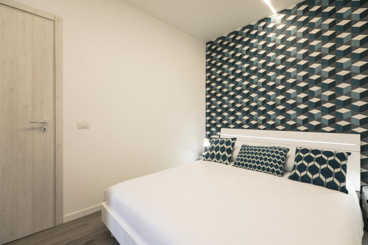 Blue Sapphire Como Cozy Flat In Center Of City Apartman Kültér fotó