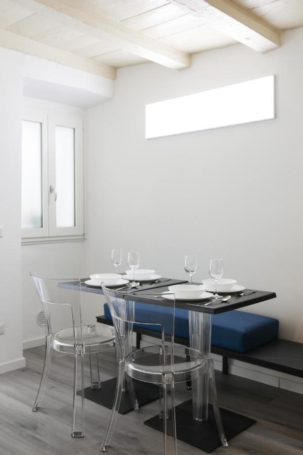 Blue Sapphire Como Cozy Flat In Center Of City Apartman Kültér fotó