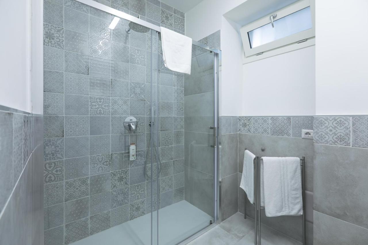 Blue Sapphire Como Cozy Flat In Center Of City Apartman Kültér fotó