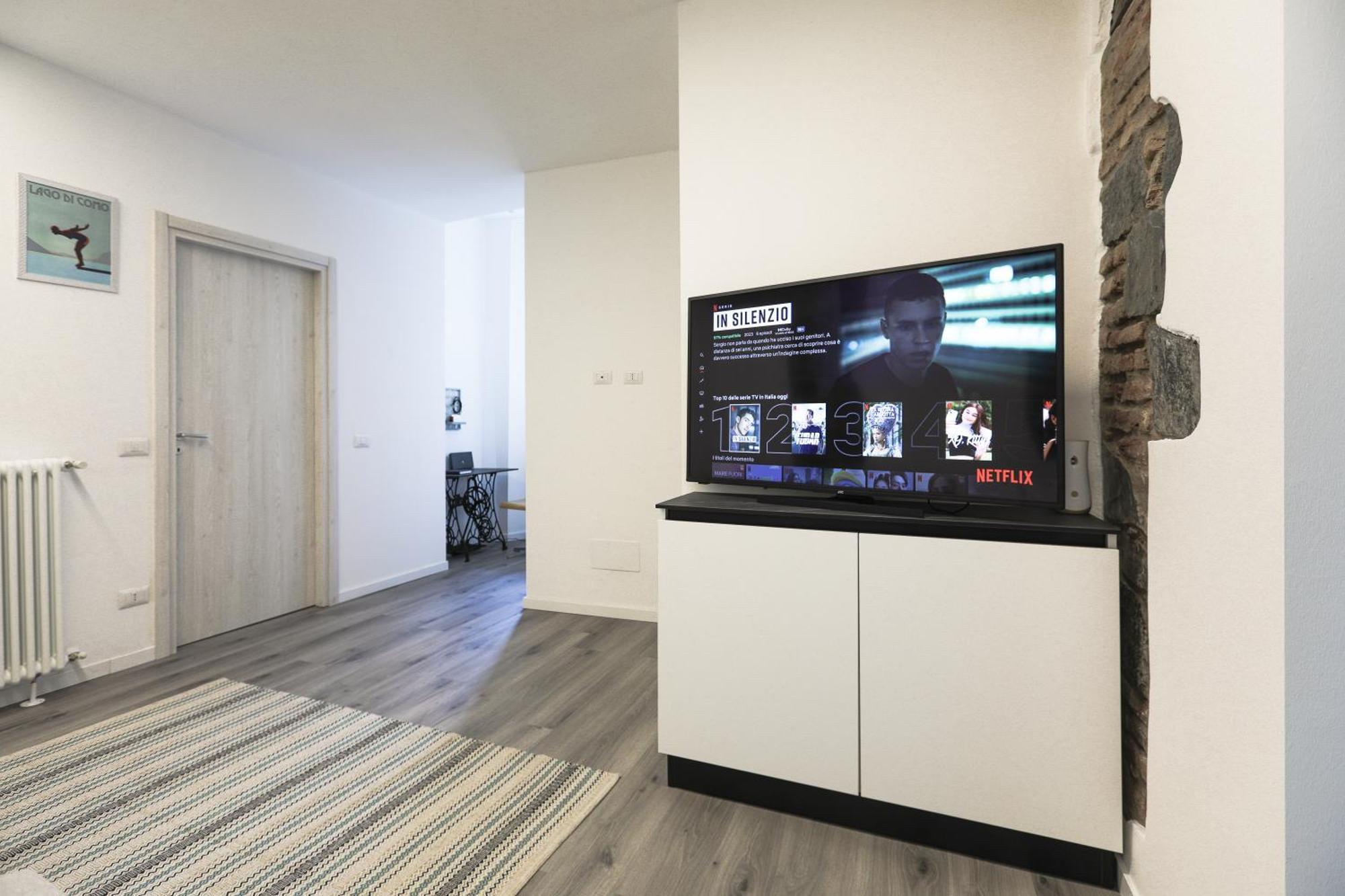 Blue Sapphire Como Cozy Flat In Center Of City Apartman Kültér fotó